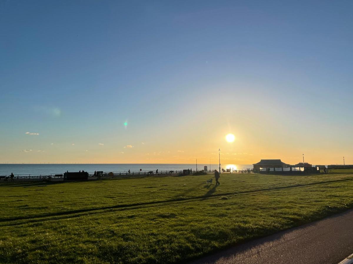Beautiful, Central, 3 Min Walk From Beach, 2 King Doubles Hove Extérieur photo